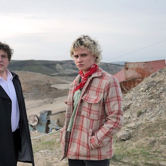 Gerd Meineke (Hans-Jochen Wagner, l) und Stieftochter Leyla (Luna Jordan, r) - eine Szene aus «Am Abgrund».