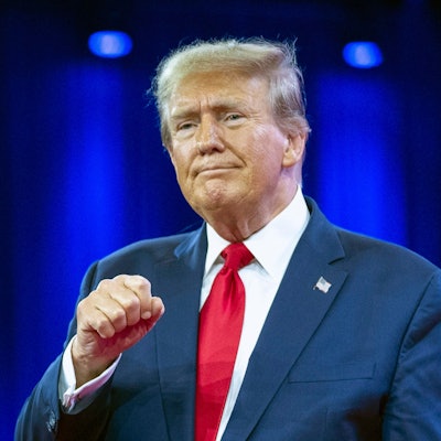 Donald Trump hat sich über Versprecher von Joe Biden bereits des Öfteren lustig gemacht. Nun gab er selbst Anlass zur Häme.