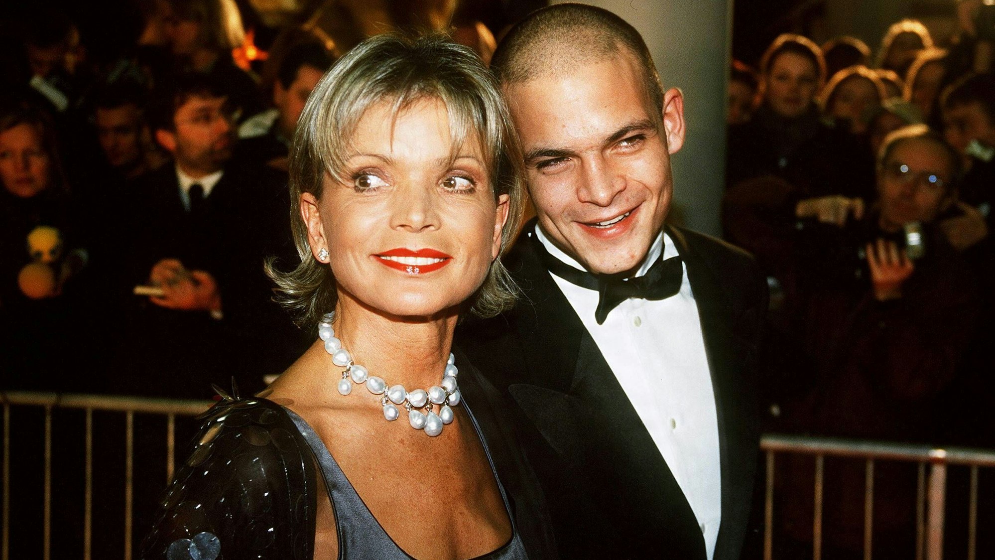 Schauspielerin Uschi Glas mit ihrem Sohn Ben Tewaag anlässlich der Bambi-Verleihung.