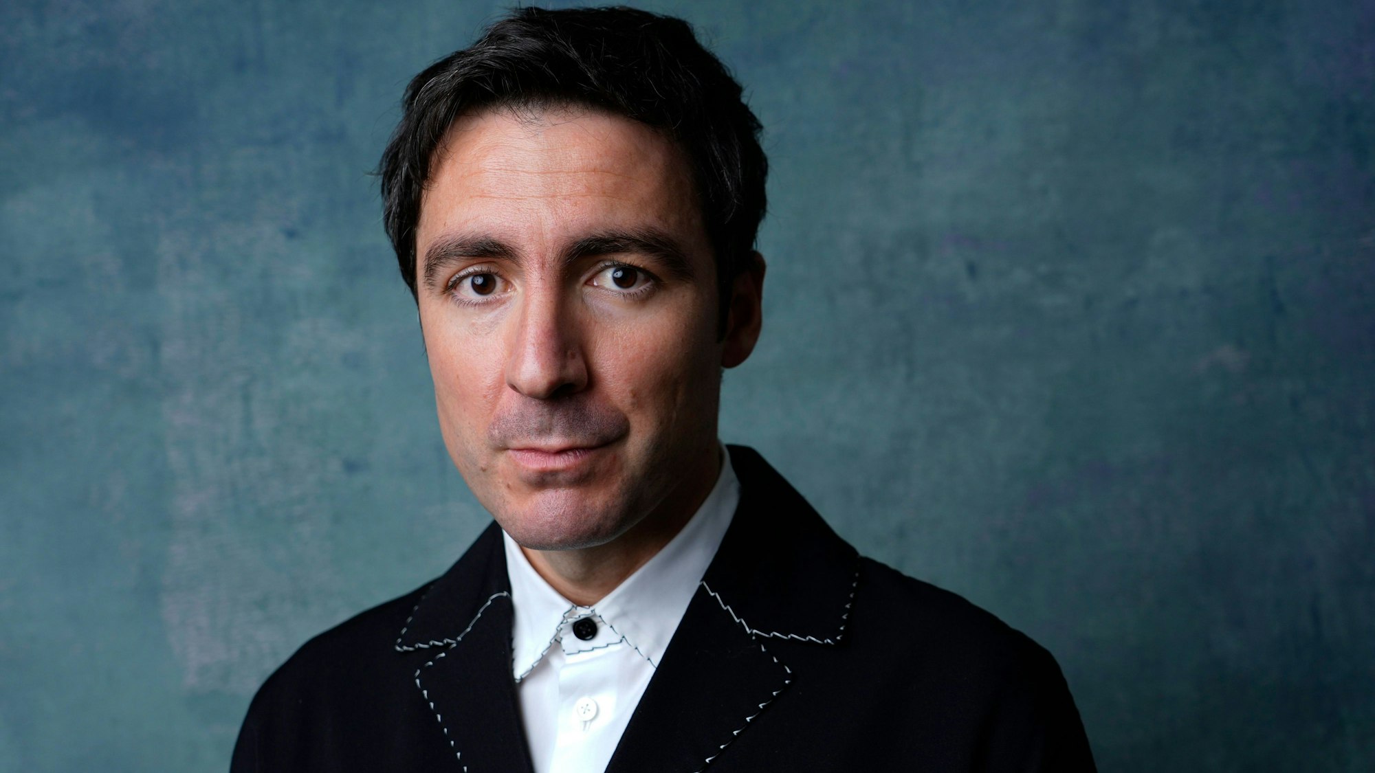 İlker Çatak posiert für ein Porträt während des «Nominees Luncheon» im Beverly Hilton Hotel.