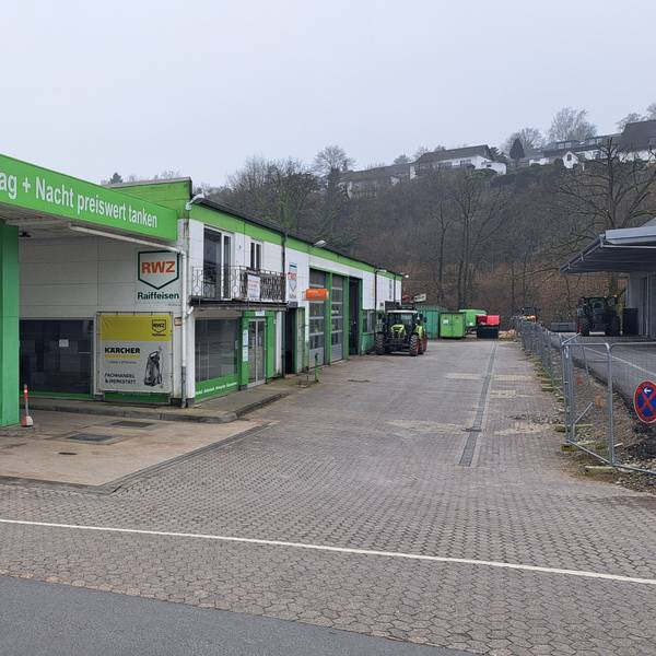Die Tankstelle der Raiffeisen-Warengenossenschaft an der Bahnstraße in Wipperfürth.