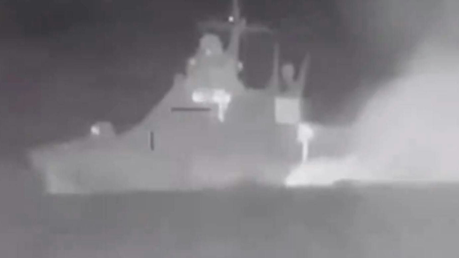 Die ukrainischen Streitkräfte haben das russische Kriegsschiff „Sergei Kotow“ nach eigenen Angaben in der Nacht auf Dienstag versenkt, die Aufnahme soll das Schiff zeigen.