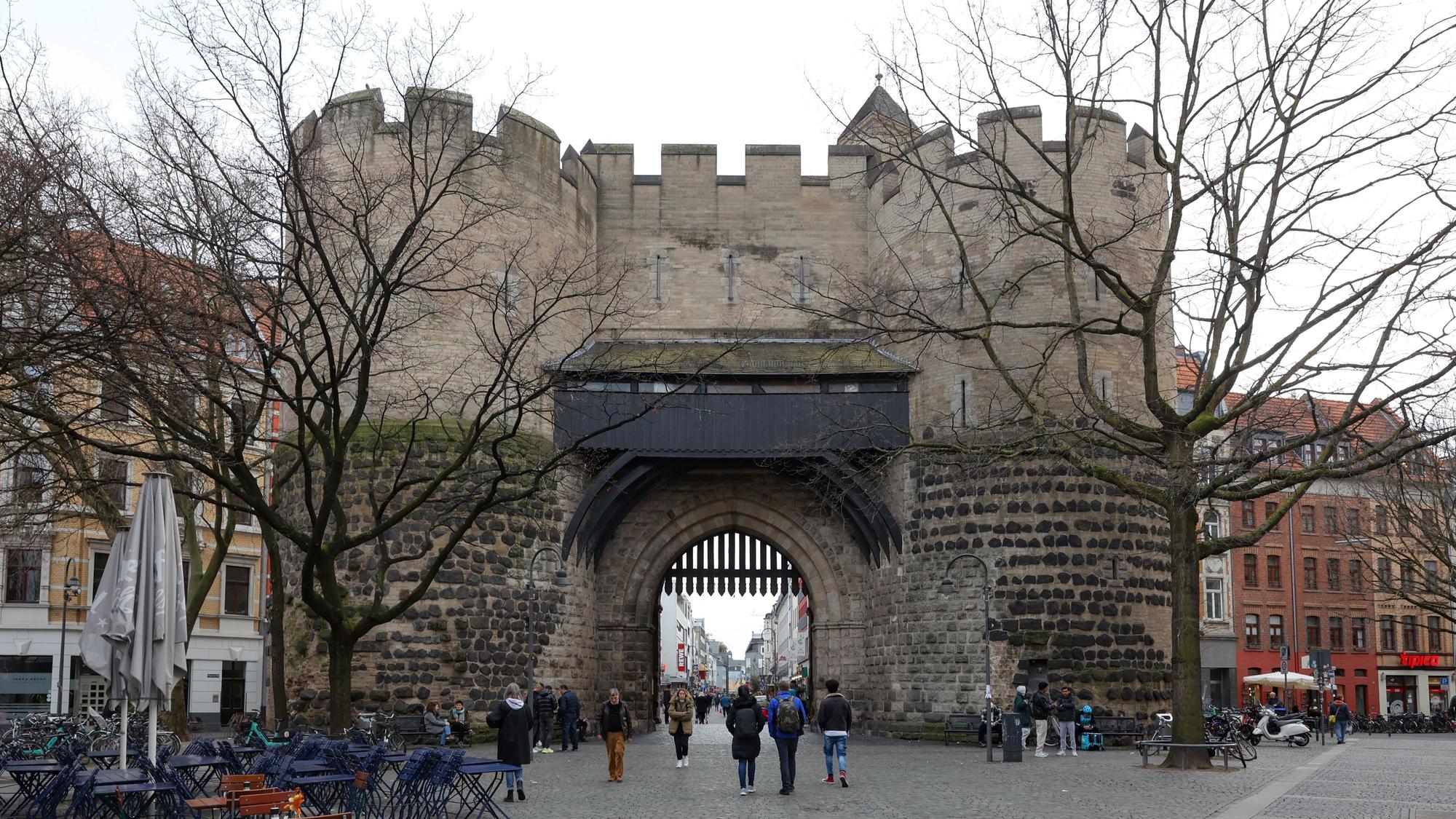 Die Eigelsteintorburg ist stark sanierungsbedürftig.
