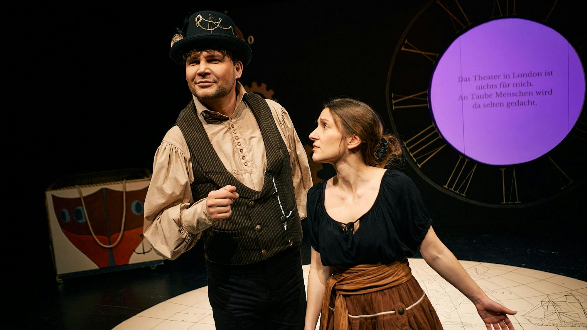 Szene aus „In 80 Tagen um die Welt“ in der Comedia.