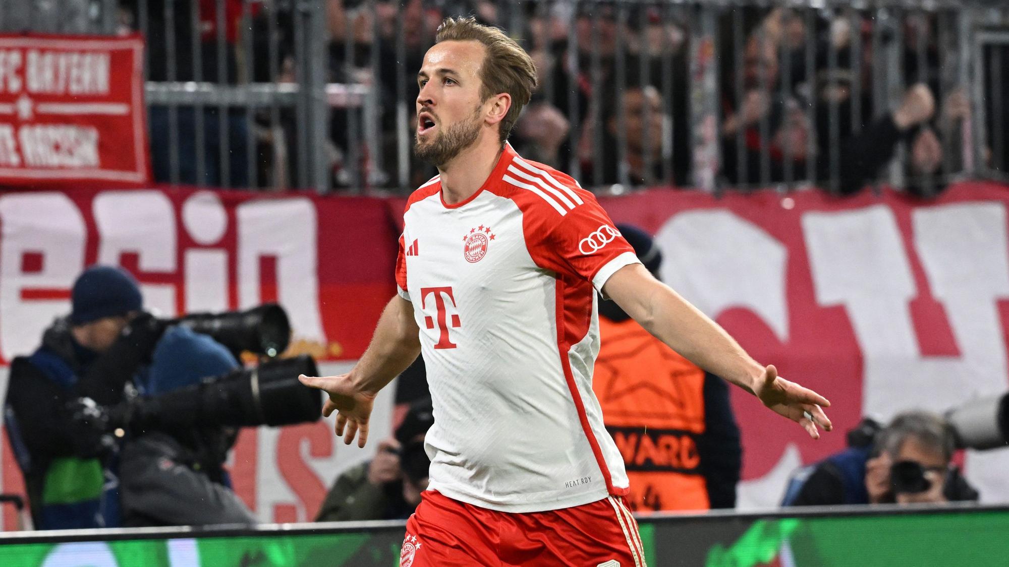 Münchens Harry Kane jubelt nach seinem Tor zum 3:0.