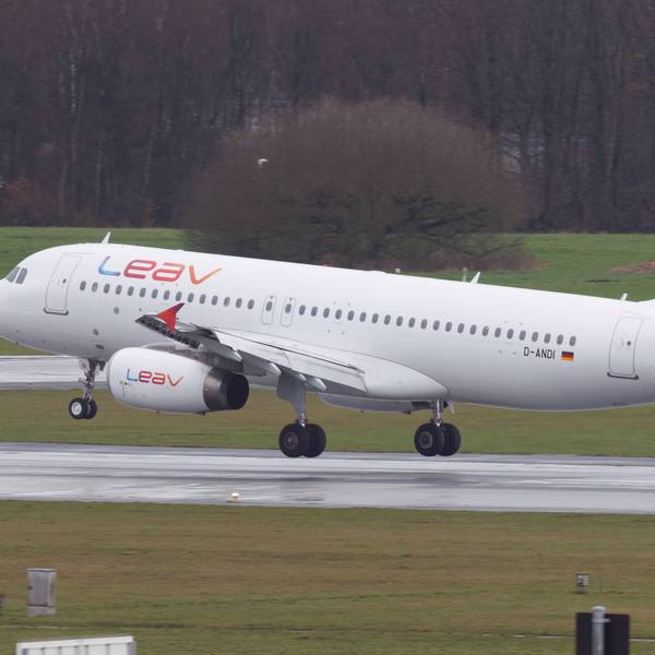 Ein Airbus A320 der in Köln ansässigen Fluglinie Leav Aviation. Die Airline bietet auch Flüge nach Mallorca an.