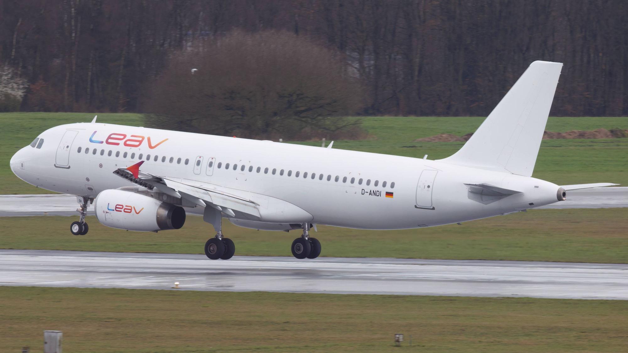 Ein Airbus A320 der in Köln ansässigen Fluglinie Leav Aviation. Die Airline bietet auch Flüge nach Mallorca an.