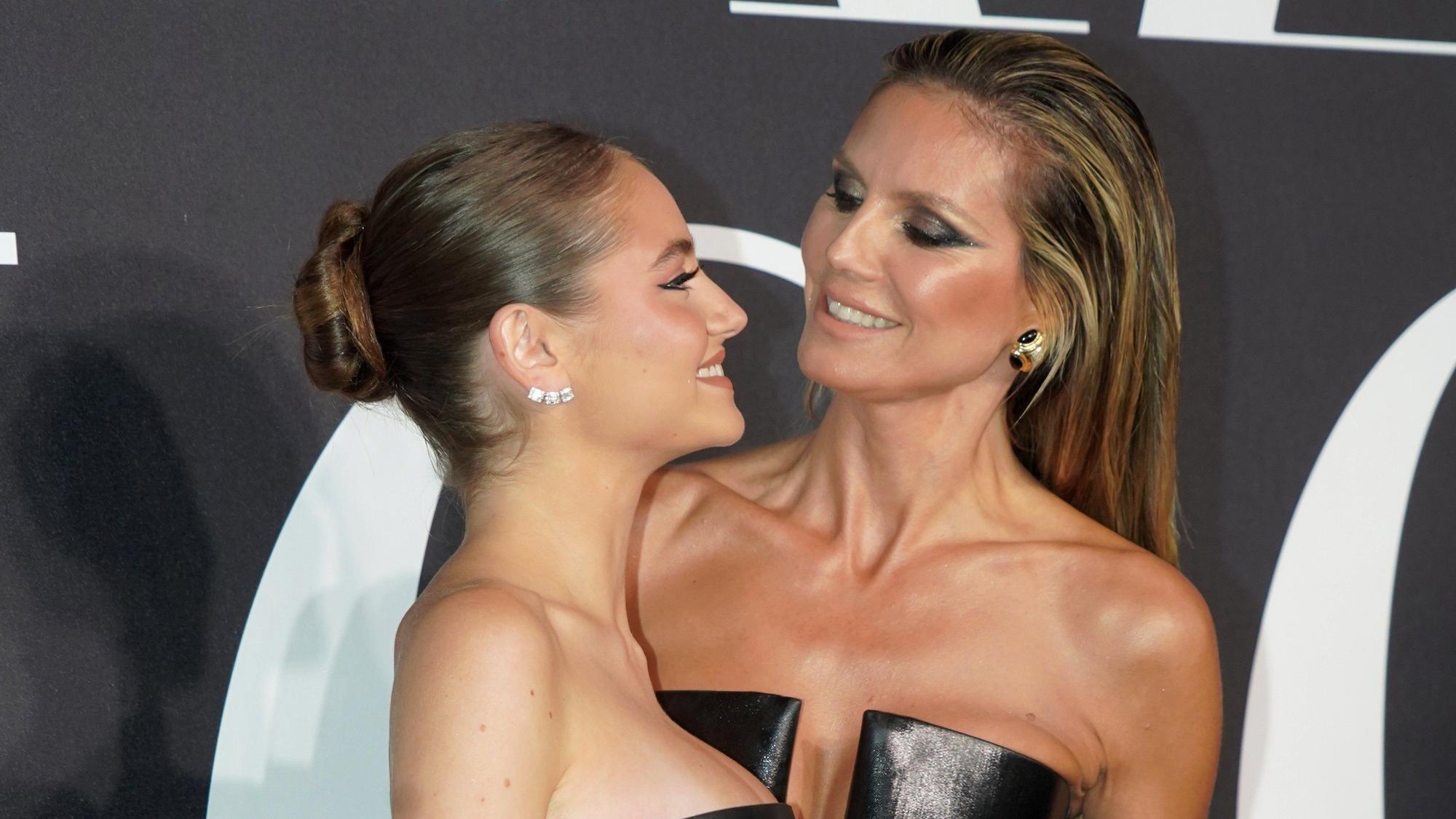 Heidi Klum (r) und ihre Tochter, Model Leni Klum, bei der Feier des 150-jährigen Bestehens von „Harper's Bazaar“.