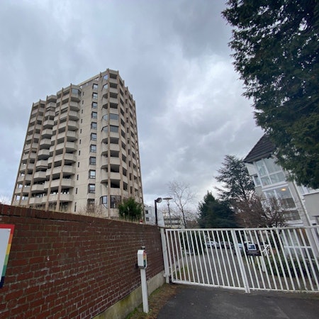 Zu sehen ist das Seniorenheim am Brühler Balthasar-Neumann-Platz.