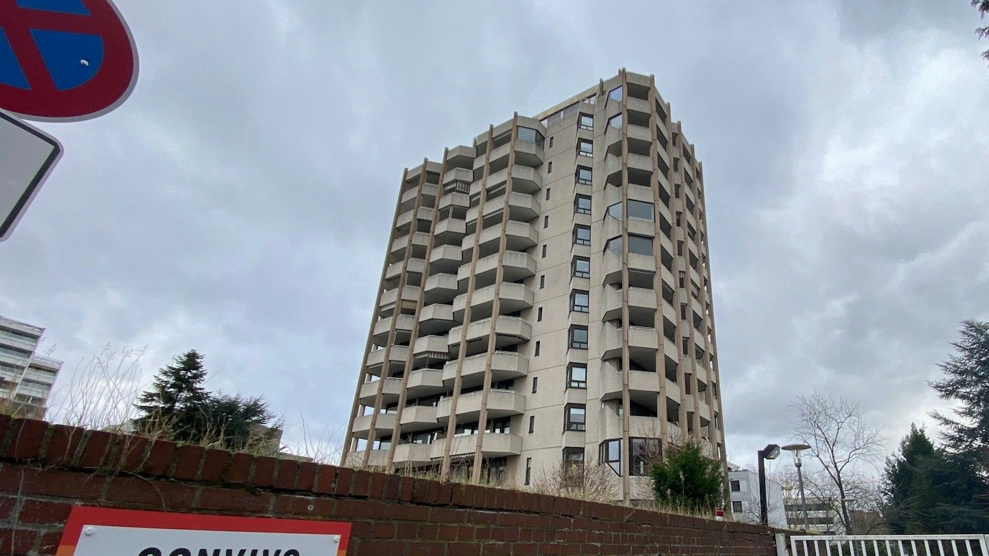 Zu sehen ist das Seniorenheim am Brühler Balthasar-Neumann-Platz.