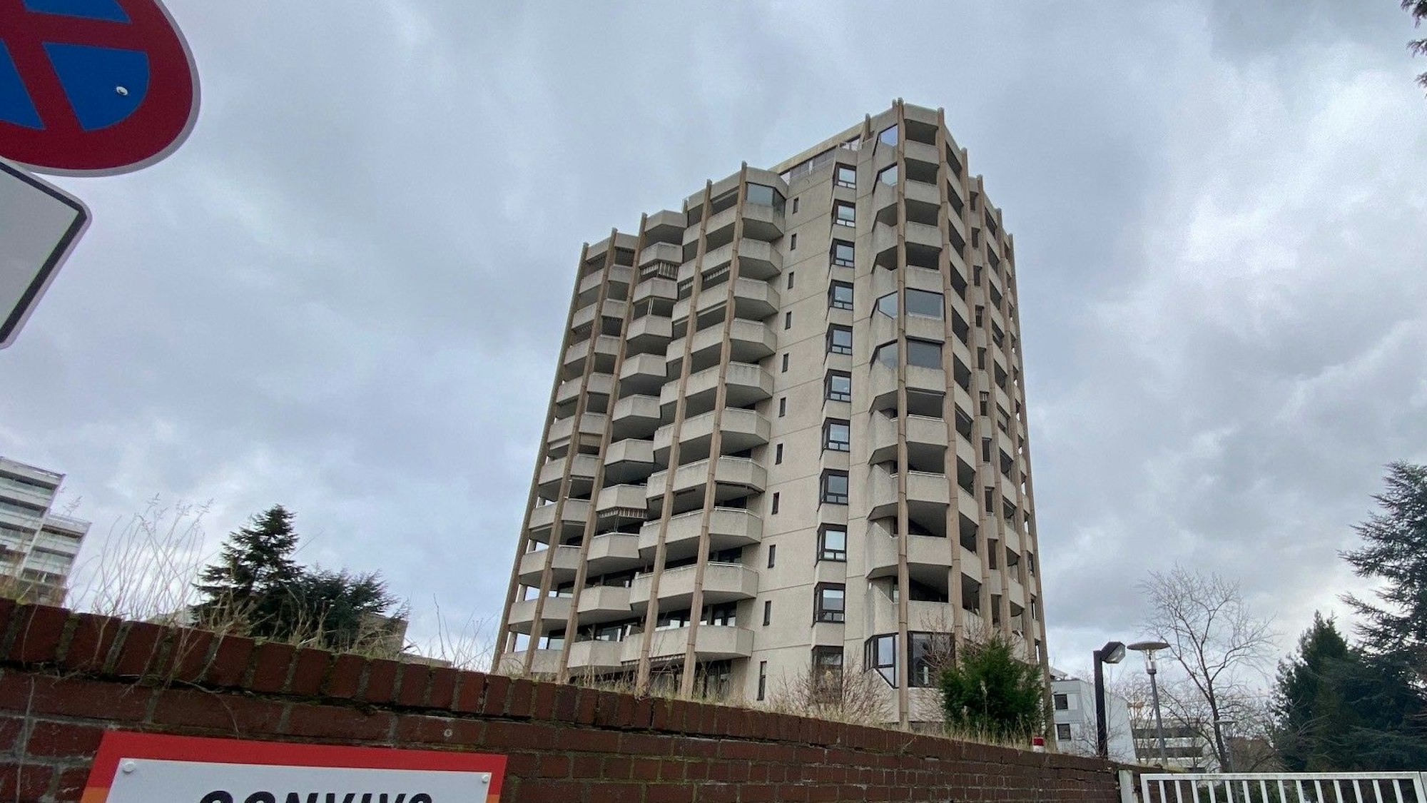 Zu sehen ist das Seniorenheim am Brühler Balthasar-Neumann-Platz.