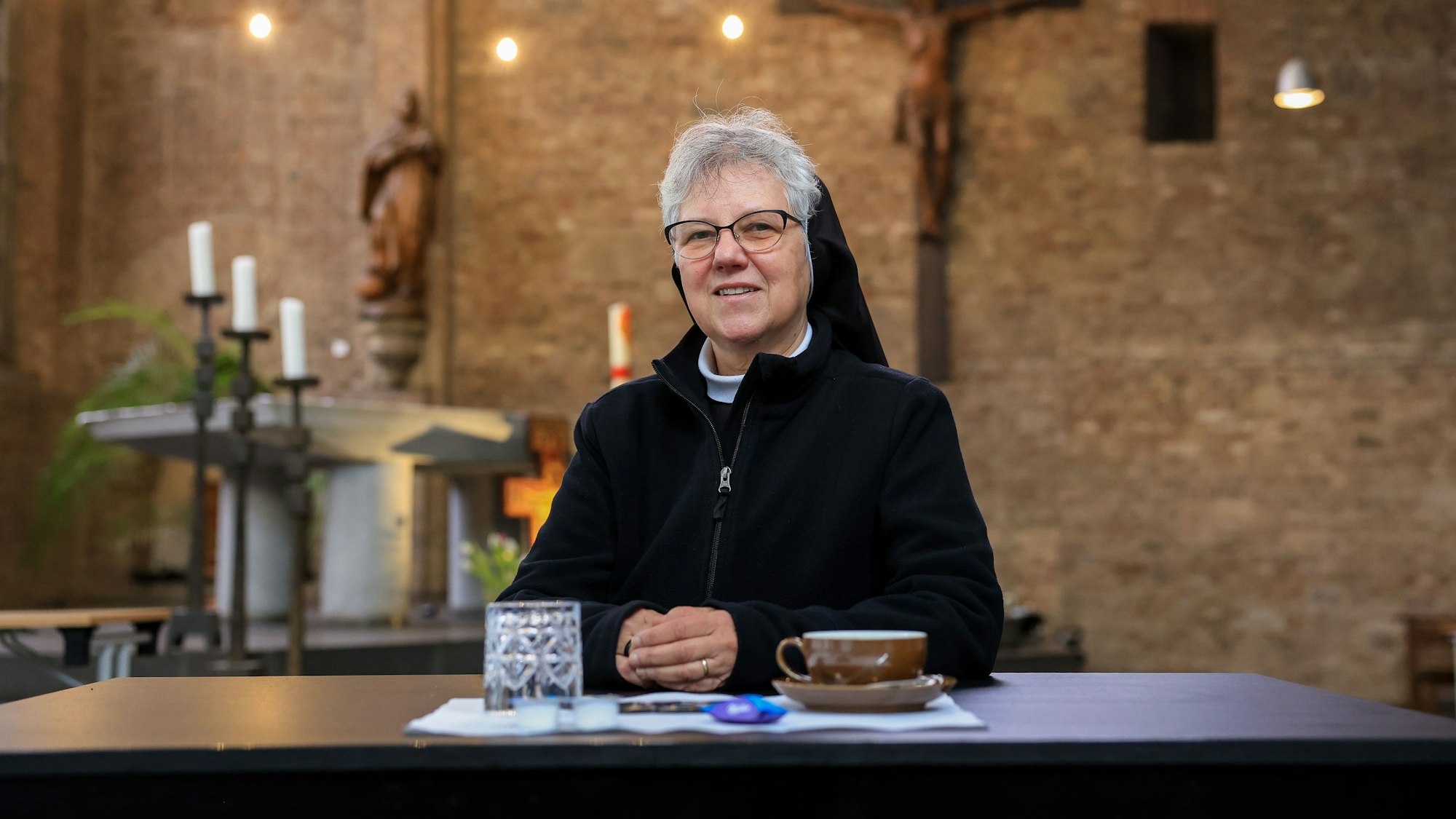 Porträt von Schwester Christina Klein in der Gubbio-Kirche