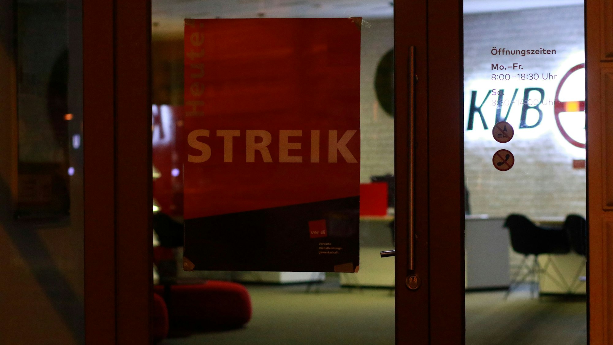 Köln: Warnstreik bei der KVB: Dienstag und Mittwoch bleibt das Kundencenter in der Südstadt geschlossen.