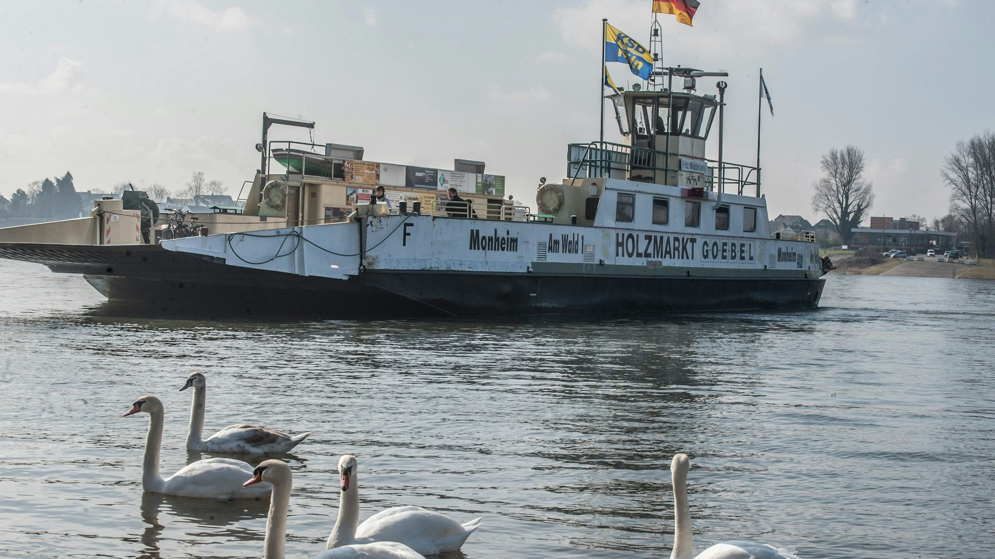 Die Fähre Fritz Middelanis furh bislang zwischen Köln-Langel und Leverkusen-Hitdorf.