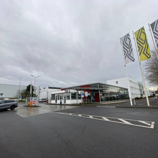 Zu sehen sind die Gebäude der Renault Deutschland AG in Brühl-Vochem.