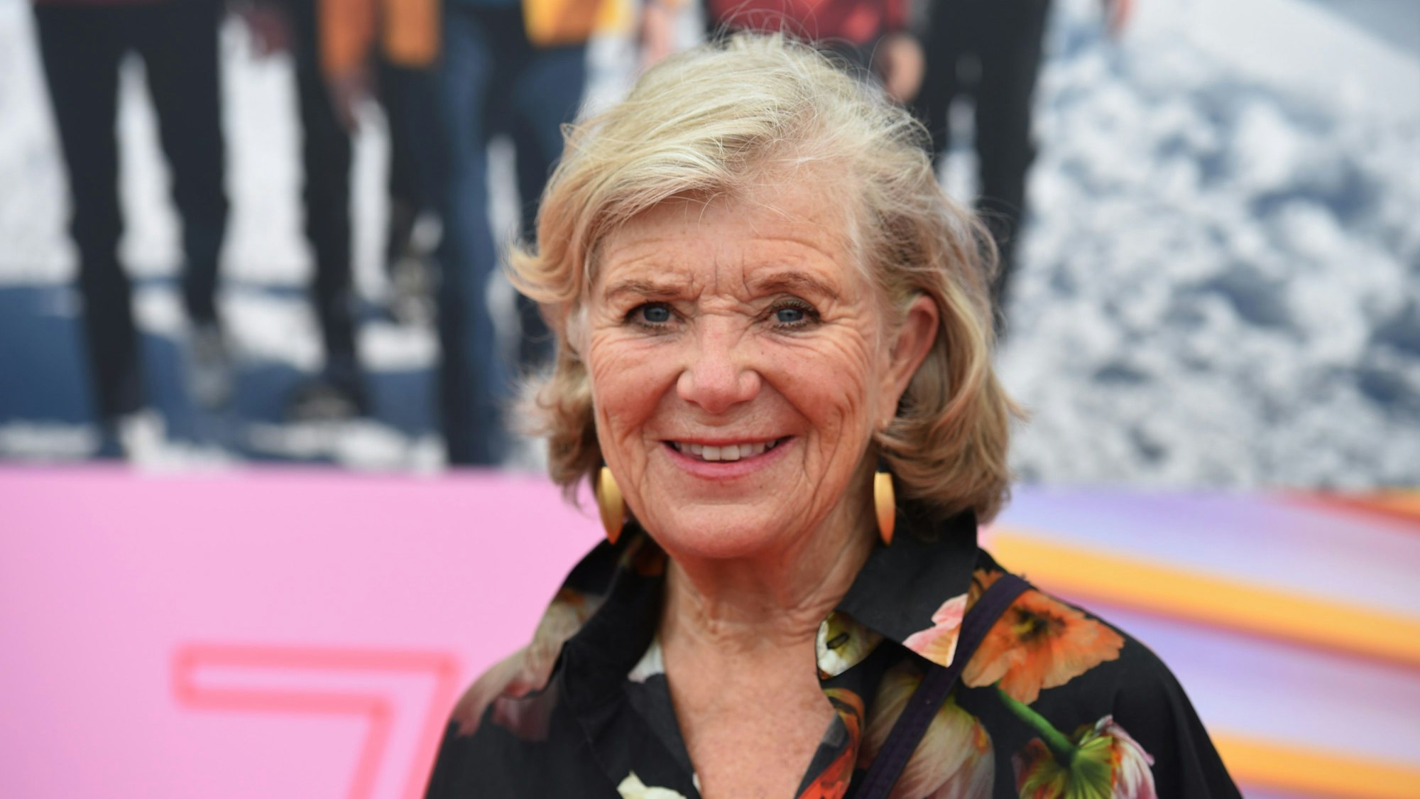 Jutta Speidel zeigt sich bei der Veranstaltung „75 Jahre ndF“, die im Rahmen des Filmfest München an der Galopprennbahn Riem stattfindet.