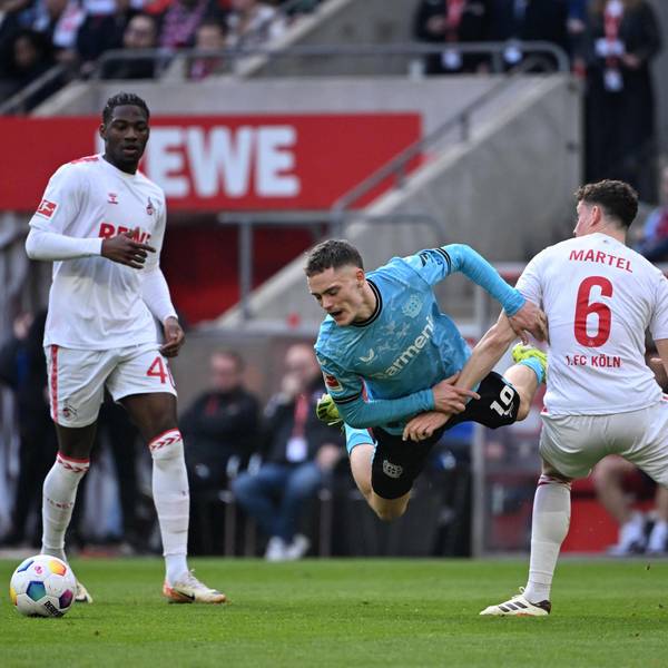 Köln-Spieler Eric Martel gegen Leverkusens Florian Wirtz vergangenen Sonntag