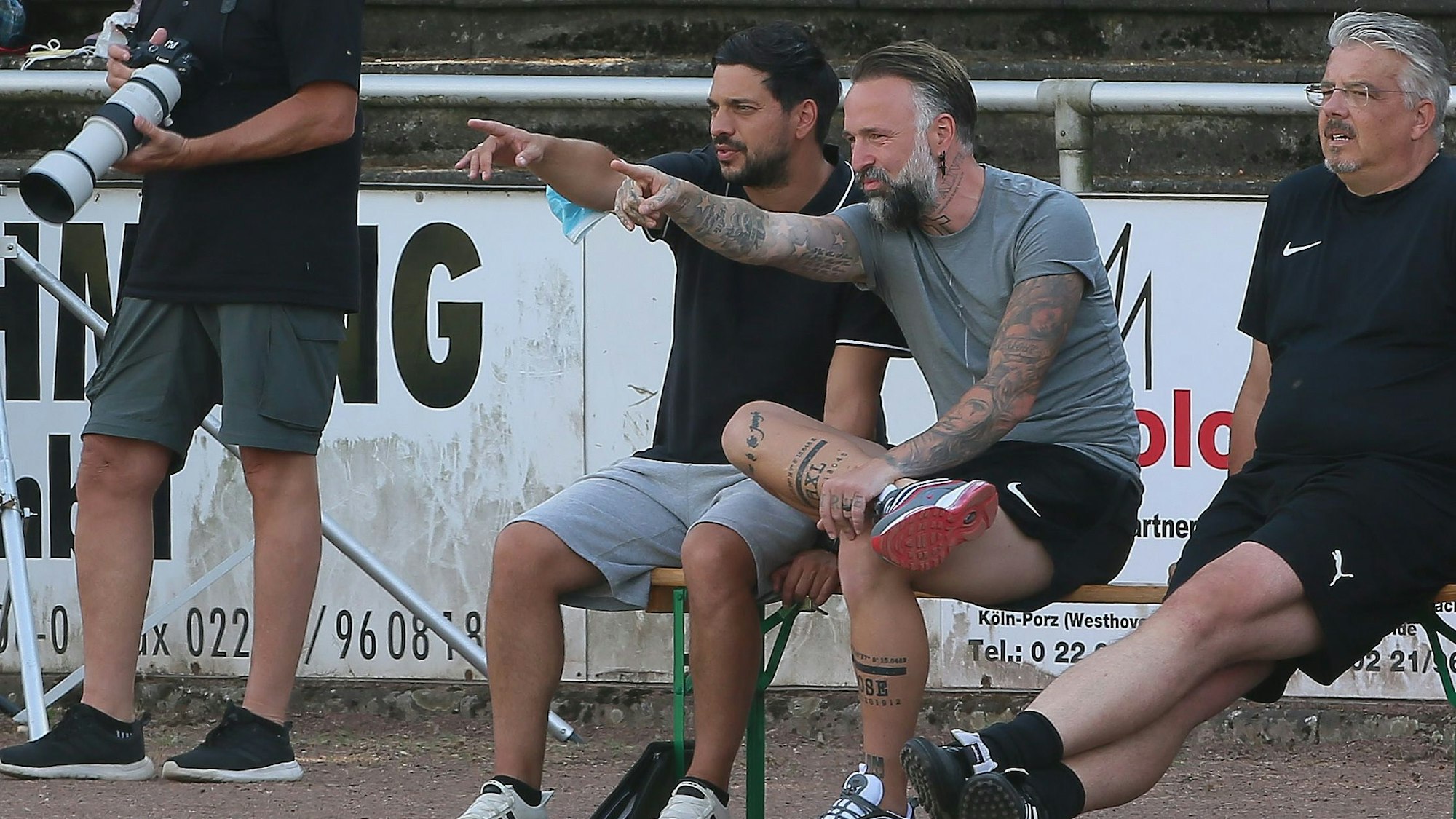 SpVg Porz vs. FC Viktoria Köln, Testspiel, Sportanlage Brucknerstraße Porz, von links: Co-Trainer Ignazio Giambrone, Trainer Jonas Wendt (SpVg Porz), 26.06.2021, Bild: Herbert Bucco