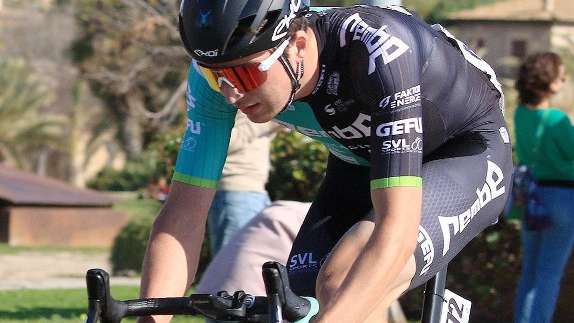 Julian Borresch auf dem Rennrad.