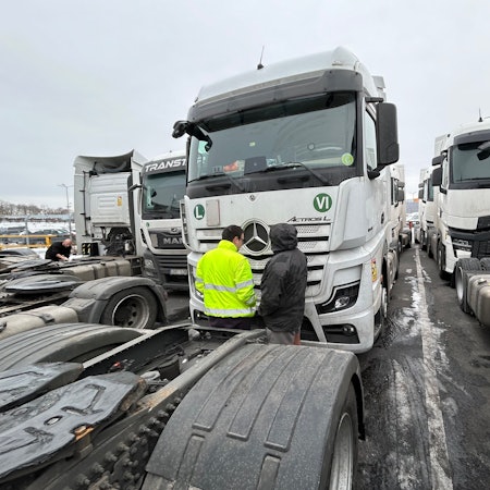 Lkw-Fahrer rasten auf Parkplatz29 bei Ford