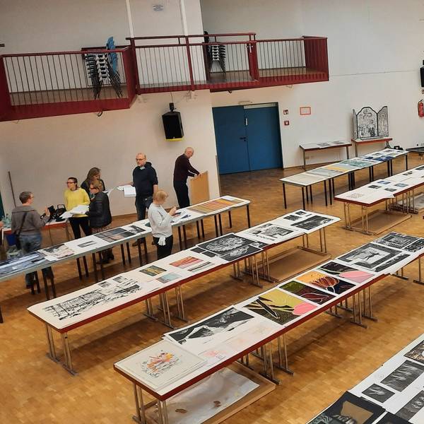 Auf dem Bild ist die Sitzung der Jury im Stadtsaal zu sehen.