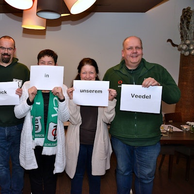 Schilder: Gemeinsam jeck in unserem Veedel.