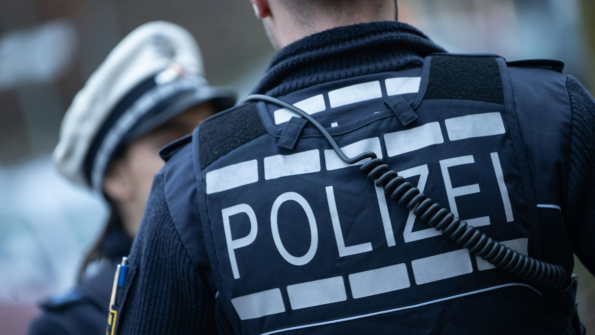 Mittwochvormittag wurde die Polizei zu einem Unfall in Köln-Sürth gerufen (Symbolbild).