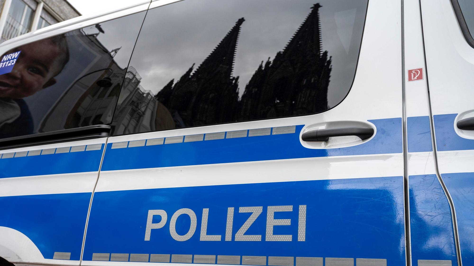 Die Polizei ist in der Innenstadt am Dom im Einsatz