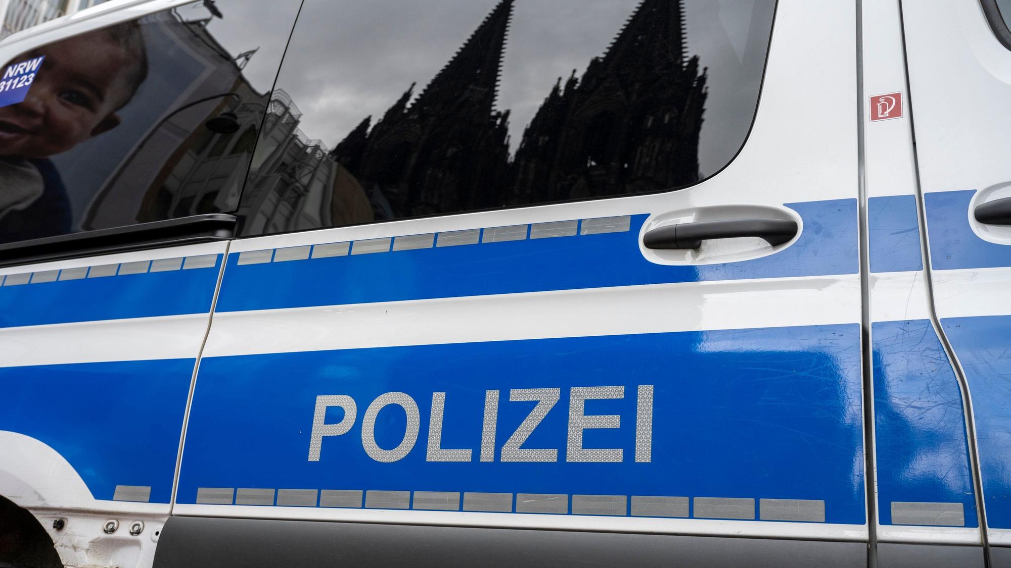 Die Polizei ist in der Innenstadt am Dom im Einsatz.