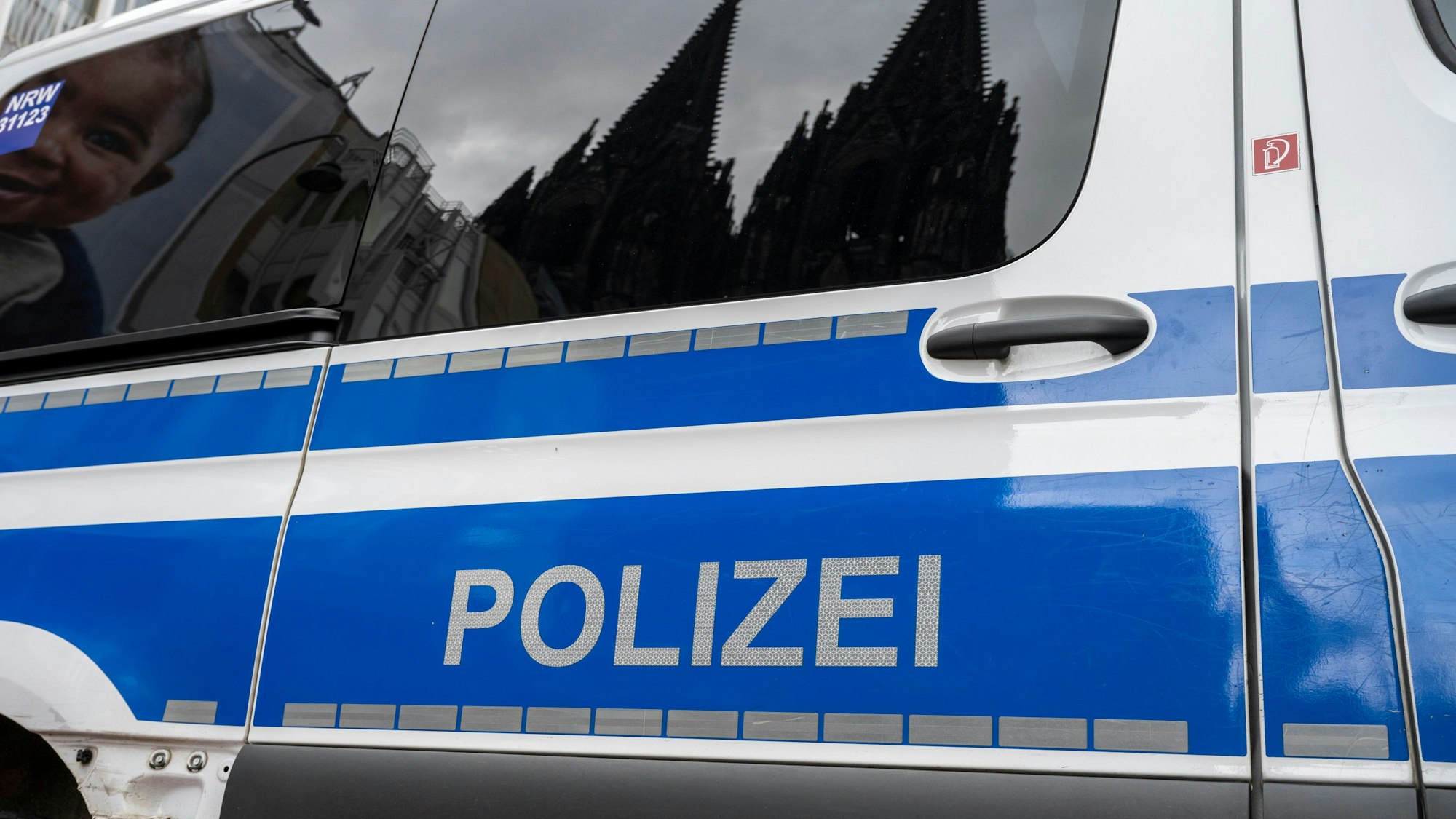 Die Polizei ist in der Innenstadt am Dom im Einsatz.