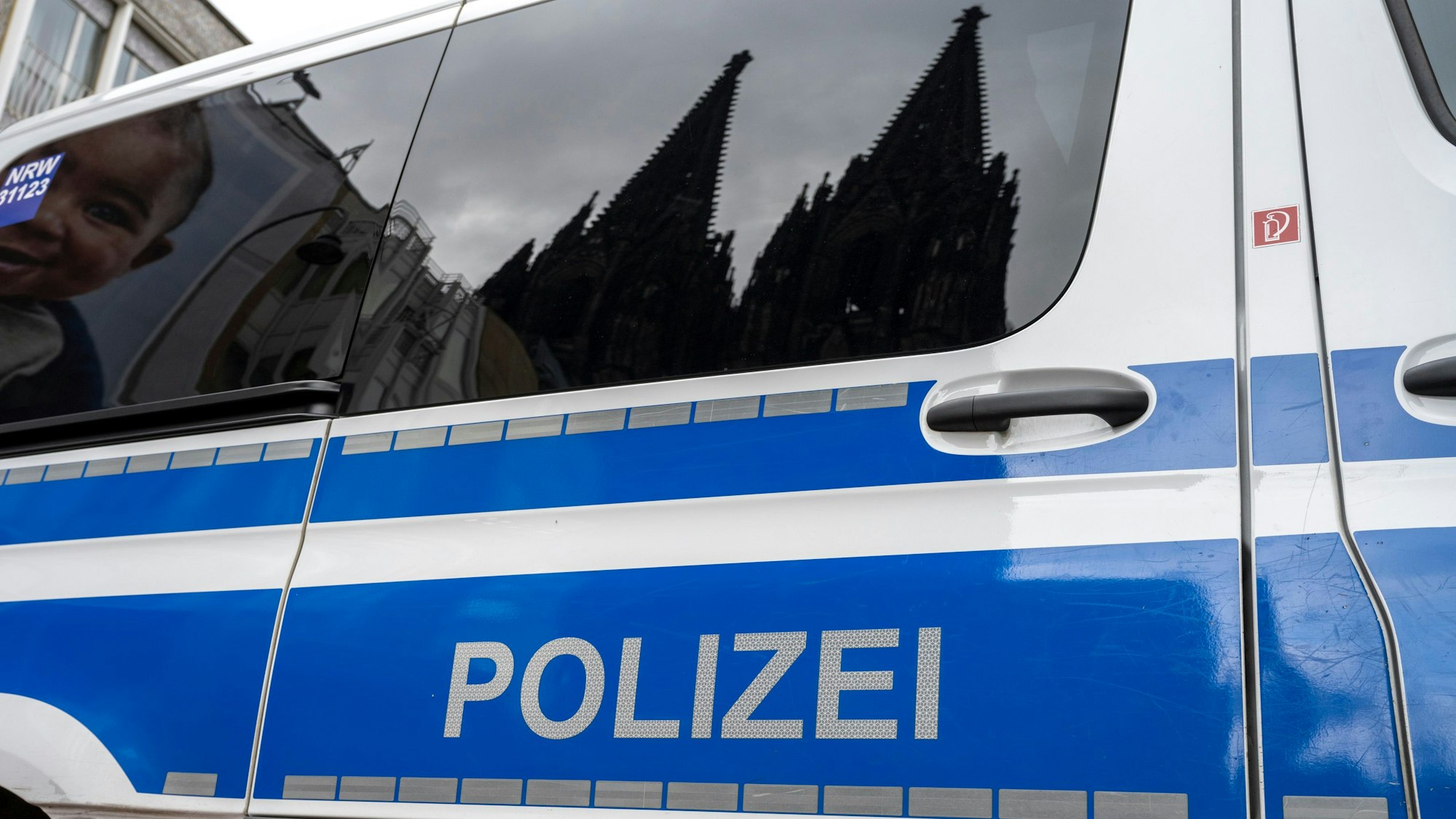 Die Polizei ist in der Innenstadt am Dom im Einsatz.