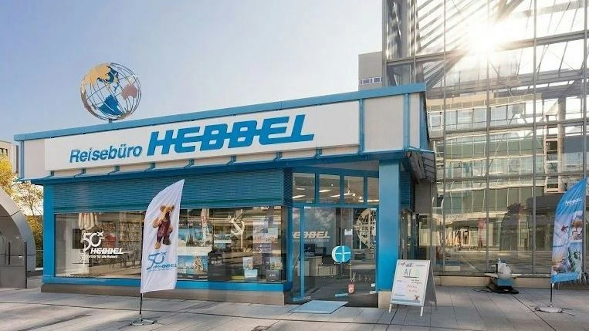 Das allererste Hebbel Reisebüro eröffnete Ernst Hebbel 1969 in Leverkusen-Wiesdorf. Die Filiale existiert bis heute.