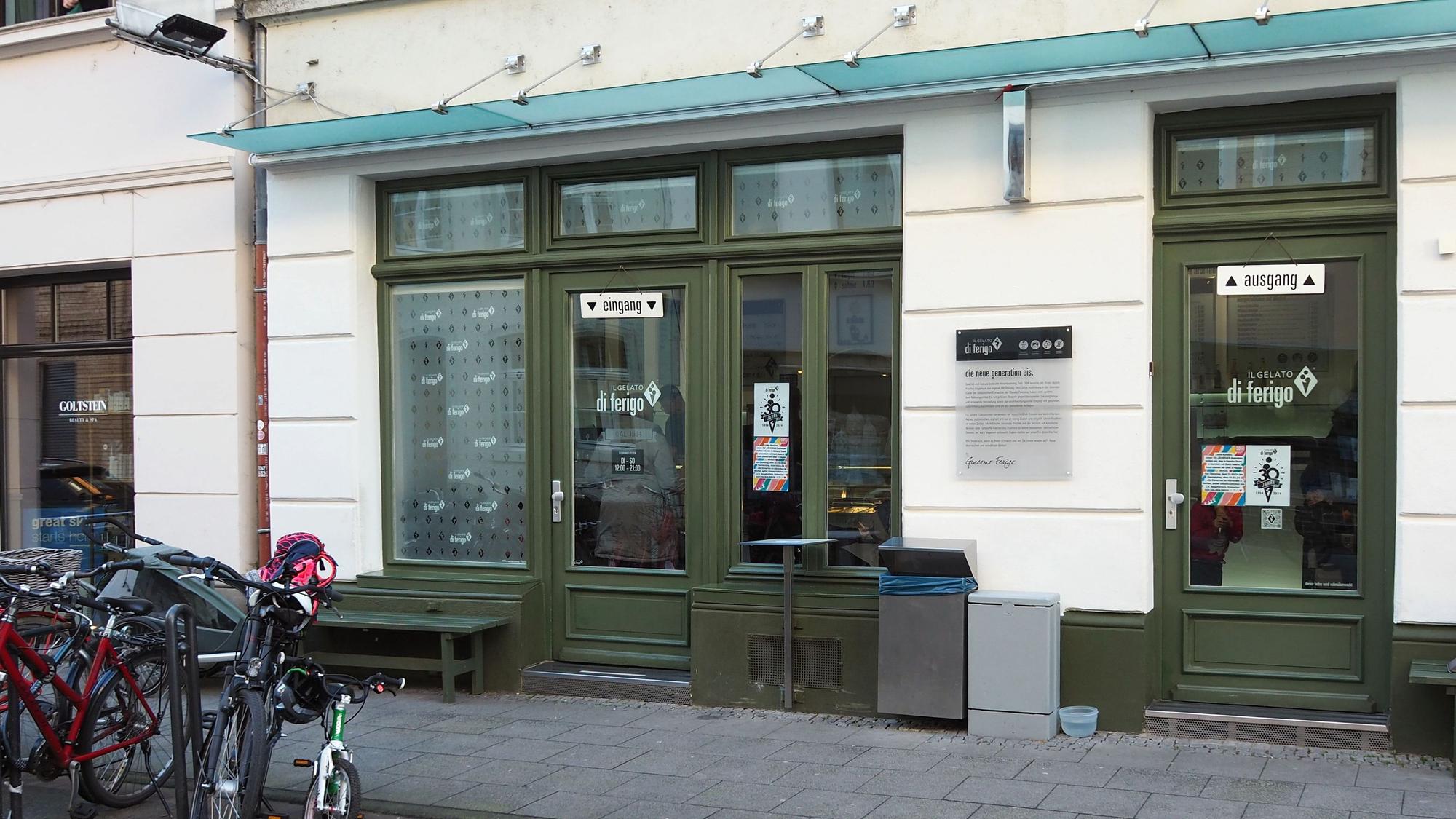 Blick auf die Eisdiele Il Gelato die Ferigo