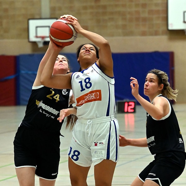 Basketball
BBZ Opladen - Jena
mitte: Olivia Okpara (Opladen)
Foto: Uli Herhaus