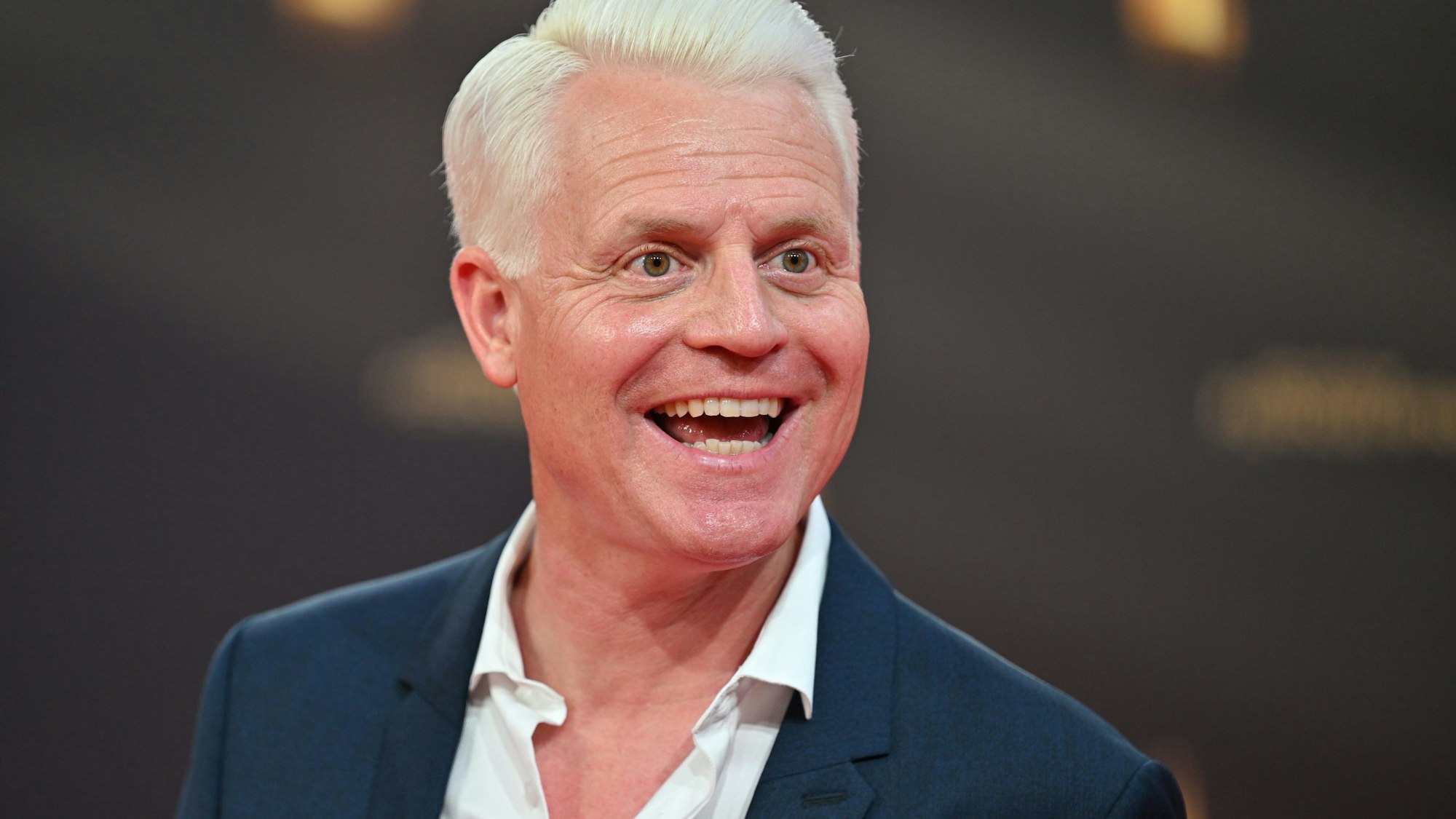 ARCHIV - 28.09.2023, Nordrhein-Westfalen, Köln: Guido Cantz kommt zur Verleihung der Deutschen Fernsehpreise 2023 ins Coloneum. Er ist ab Ende März als Moderator beim «Glücksrad» zu sehen (zu dpa: ««Glücksrad»-Start für Guido Cantz steht fest») Foto: Henning Kaiser/dpa +++ dpa-Bildfunk +++