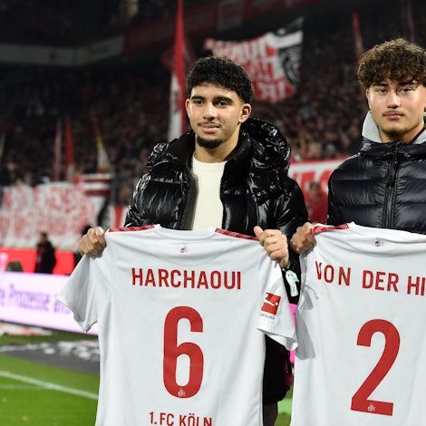 10.12.2023, Cologne, Germany, Rhein-Energie-Stadium, 1. FC Koeln vs 1. FSV Mainz 05 - 1. Bundesliga, U17, U 17 Weltmeister Fayssal Harchaoui und Justin von der Hitz beide 1. FC Koeln schauen waehrend der Ehrung Foto Ralf Treese DFB / DFL REGULATIONS PROHIBIT ANY USE OF PHOTOGRAPHS AS IMAGE SEQUENCES AND/OR QUASI-VIDEO. Cologne Rhein-Energie-Stadium North Rhine-Westphalia Germany *** 10 12 2023, Cologne, Germany, Rhein Energie Stadium, 1 FC Koeln vs 1 FSV Mainz 05 1 Bundesliga, U17 World Champion Fayssal Harchaoui and Justin von der Hitz both 1 FC Koeln look on during the ceremony Photo Ralf Treese DFB DFL REGULATIONS PROHIBIT ANY USE OF PHOTOGRAPHS AS IMAGE SEQUENCES AND OR QUASI VIDEO Cologne Rhein Energie Stadium North Rhine Westphalia Germany / 521_KOEM0520231209_005 / Treese-521