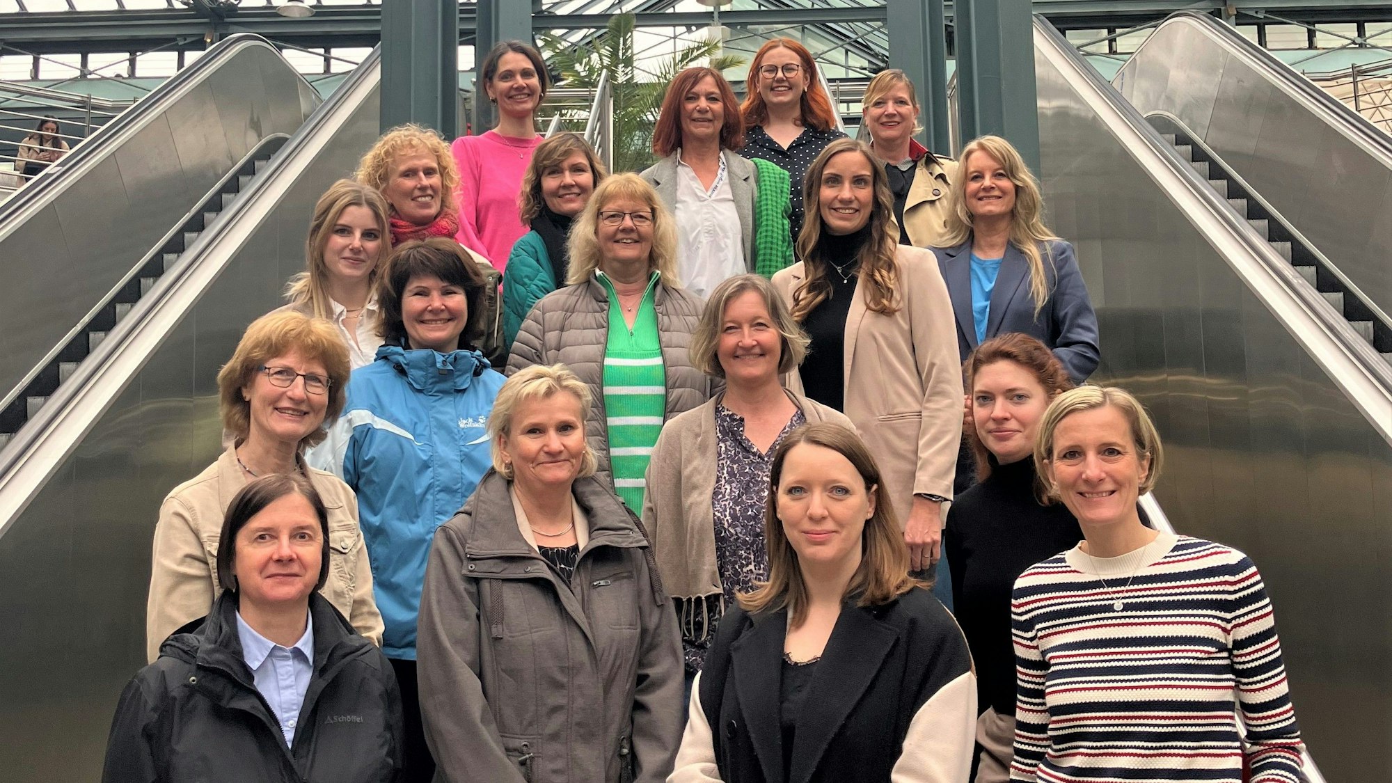 Die Gleichstellungsbeauftragten der Stadt Leverkusen, der städtischen Beteiligungsgesellschaften (WGL, wupsi, AVEA, EVL, ivl, TBL), des Finanzamtes Leverkusen, der Sparkasse Leverkusen, der Agentur für Arbeit Leverkusen, die JOB Service Beschäftigungsförderung Leverkusen gGmbH und des Jobcenters Leverkusen.