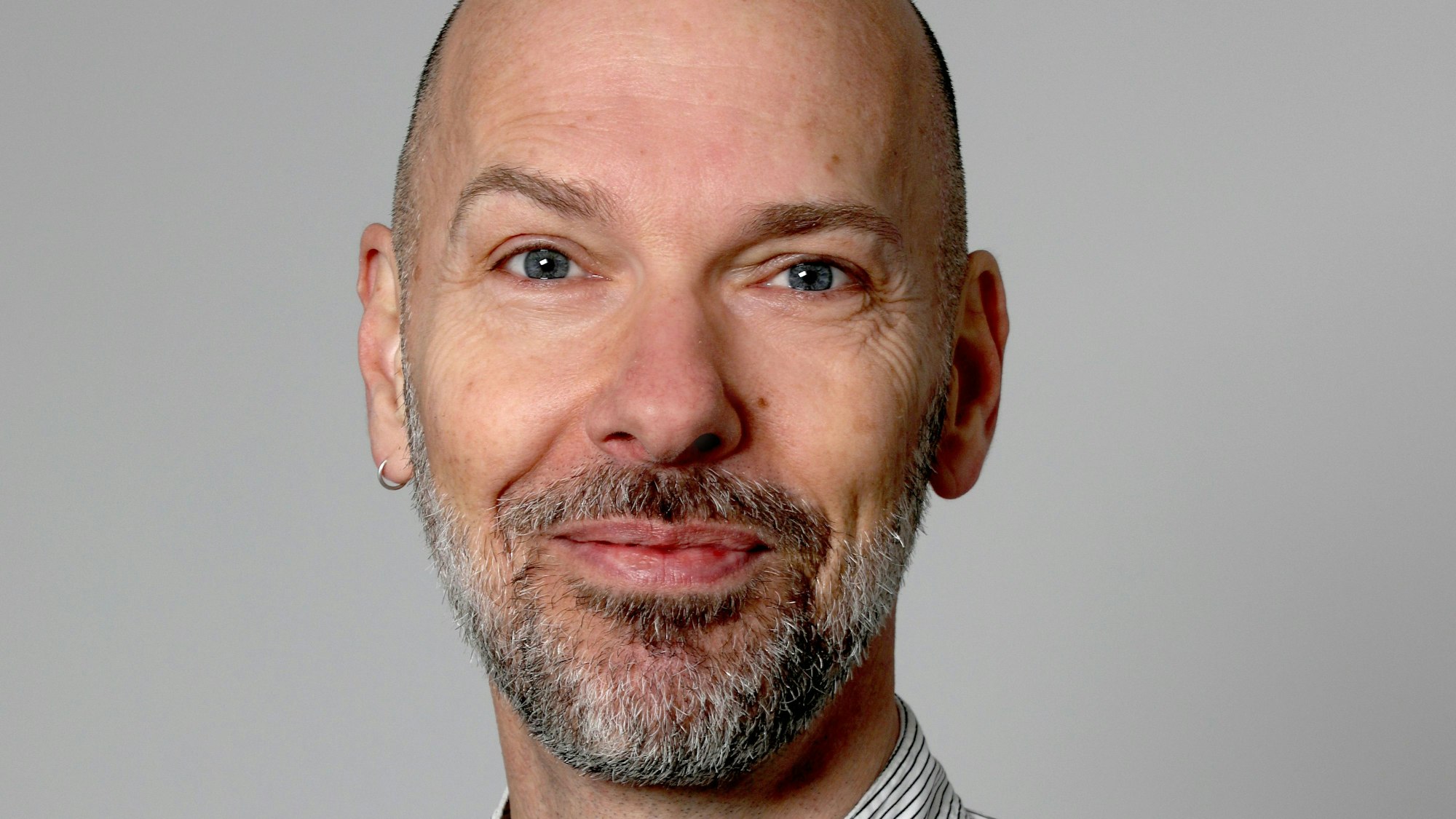 Porträt von Sören Bangert, Leiter der pro familia Beratungsstelle Köln-Zentrum.