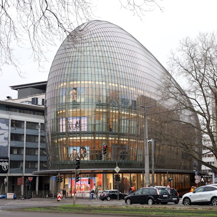 Peek & Cloppenburg von der Cäcilienstraße aus gesehen, links das ehemalige Voegels-Haus