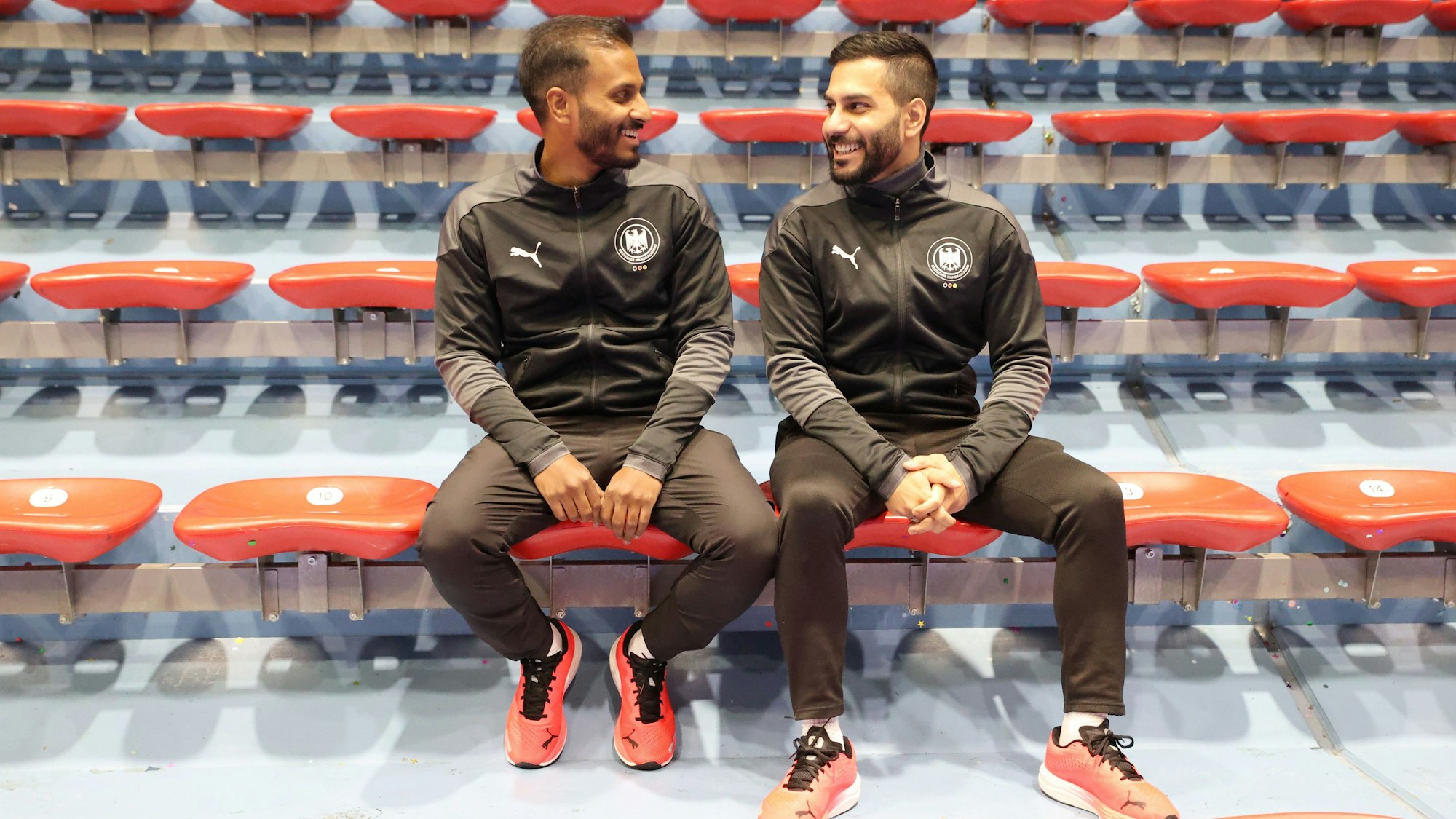 Gummersbach
Handball
SCHWALBE arena
Fortbildung DHB-Schiedsrichter
Ramesh Thiyagarajah & Suresh Thiyagarajah (v.l.)