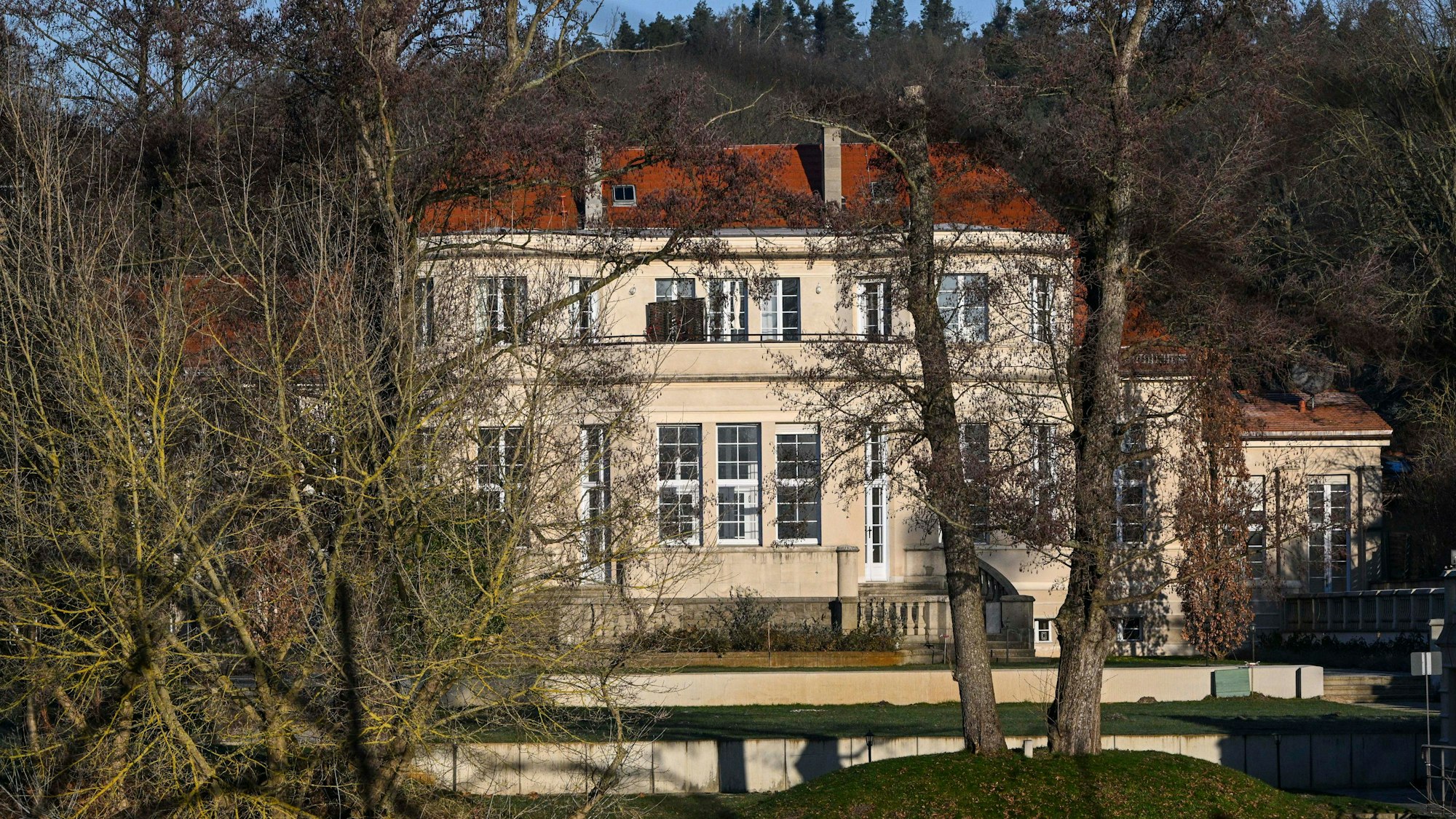 Blick auf ein Gästehaus in Potsdam, in dem AfD-Politiker nach einem Bericht des Medienhauses Correctiv im November an einem Treffen teilgenommen haben sollen.