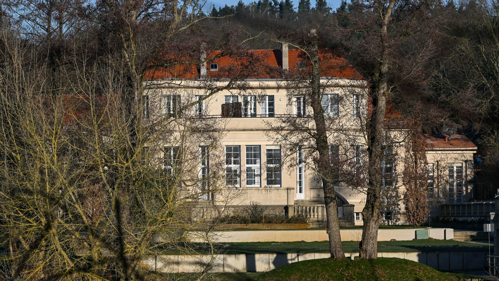 Blick auf ein Gästehaus in Potsdam, in dem AfD-Politiker nach einem Bericht des Medienhauses Correctiv im November an einem Treffen teilgenommen haben sollen.