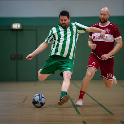 Eine Spielszene aus dem Ü32-Hallenturnier in Mechernich zwischen dem Gastgeber und dem SV Sötenich.