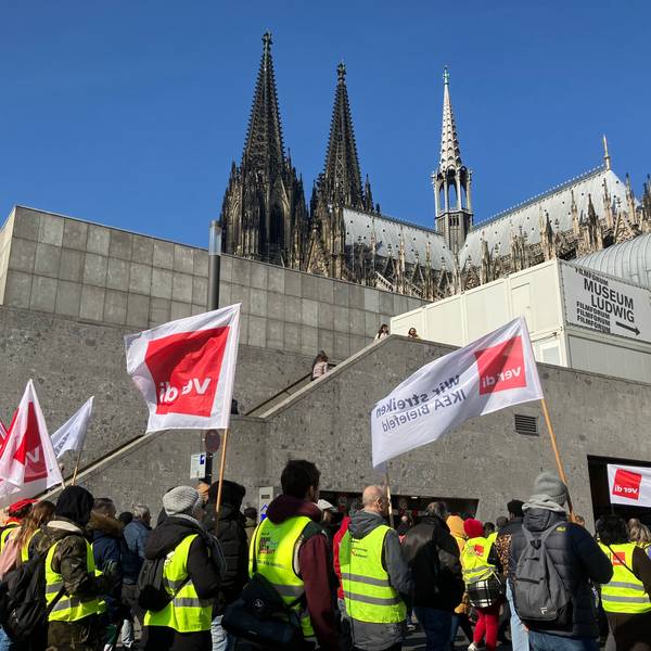 Demo von Verdi vor dem Dom