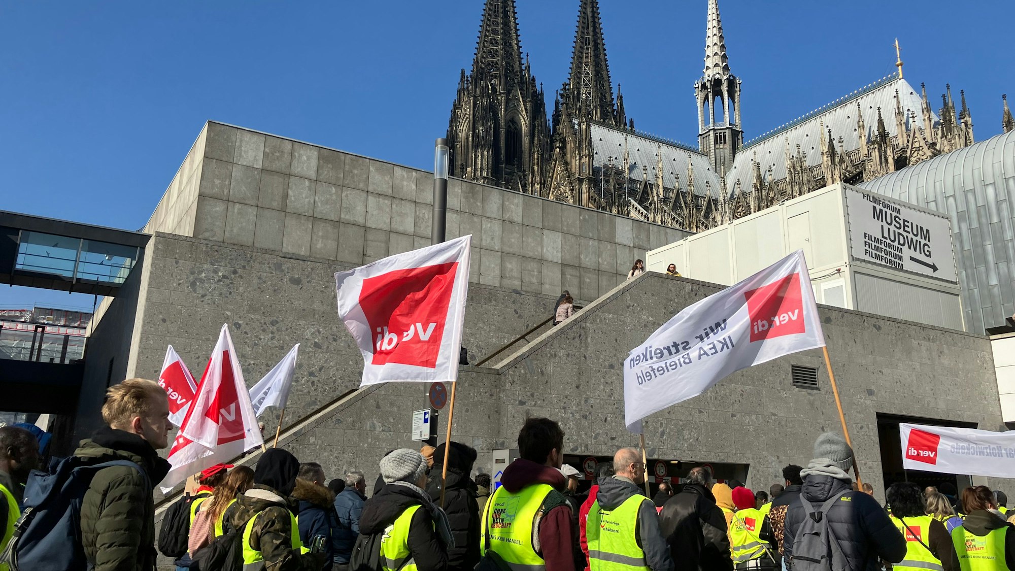 Demo von Verdi vor dem Dom