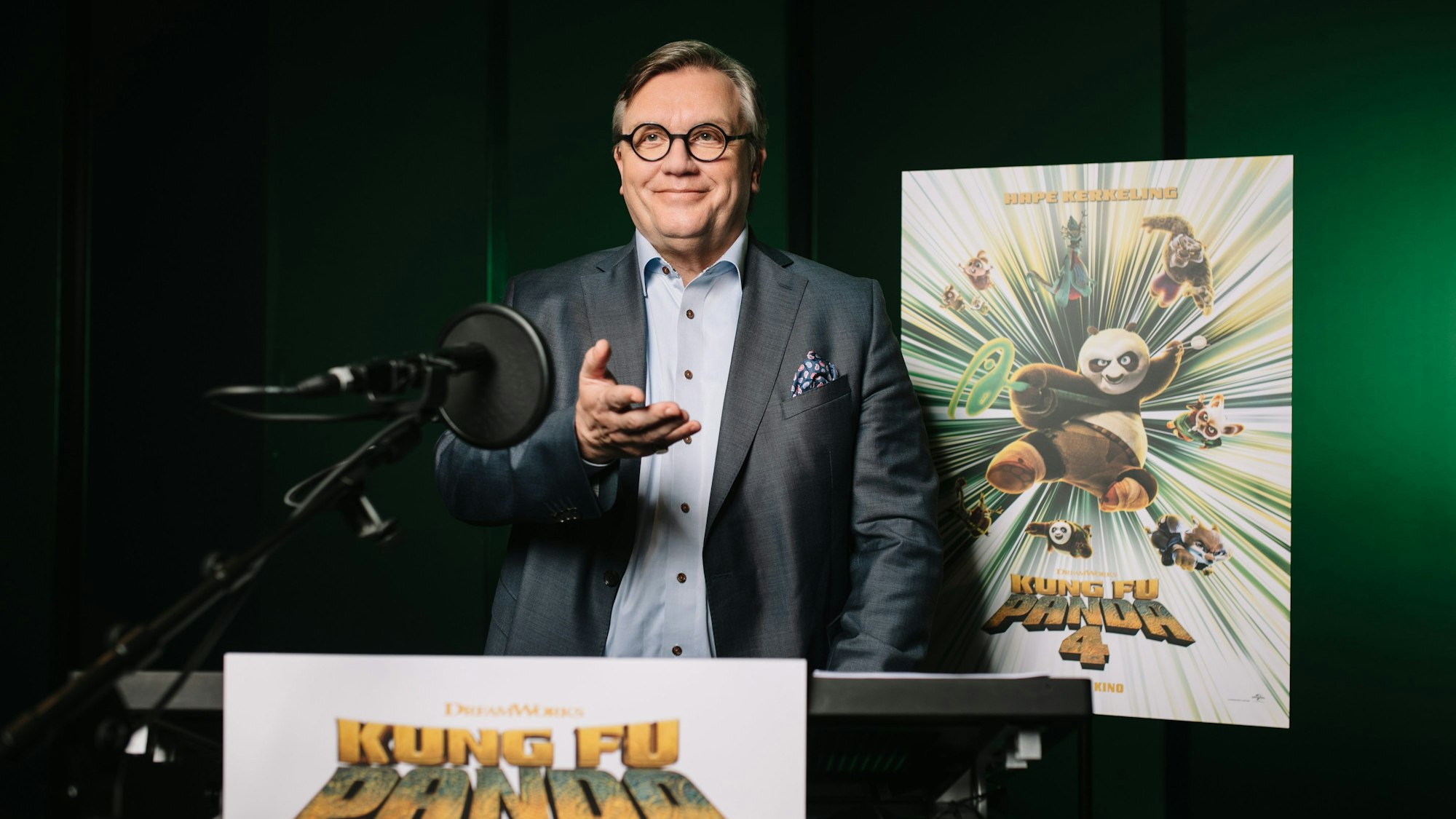 Hape Kerkeling am „Kung Fu Panda“-Mikrofon.