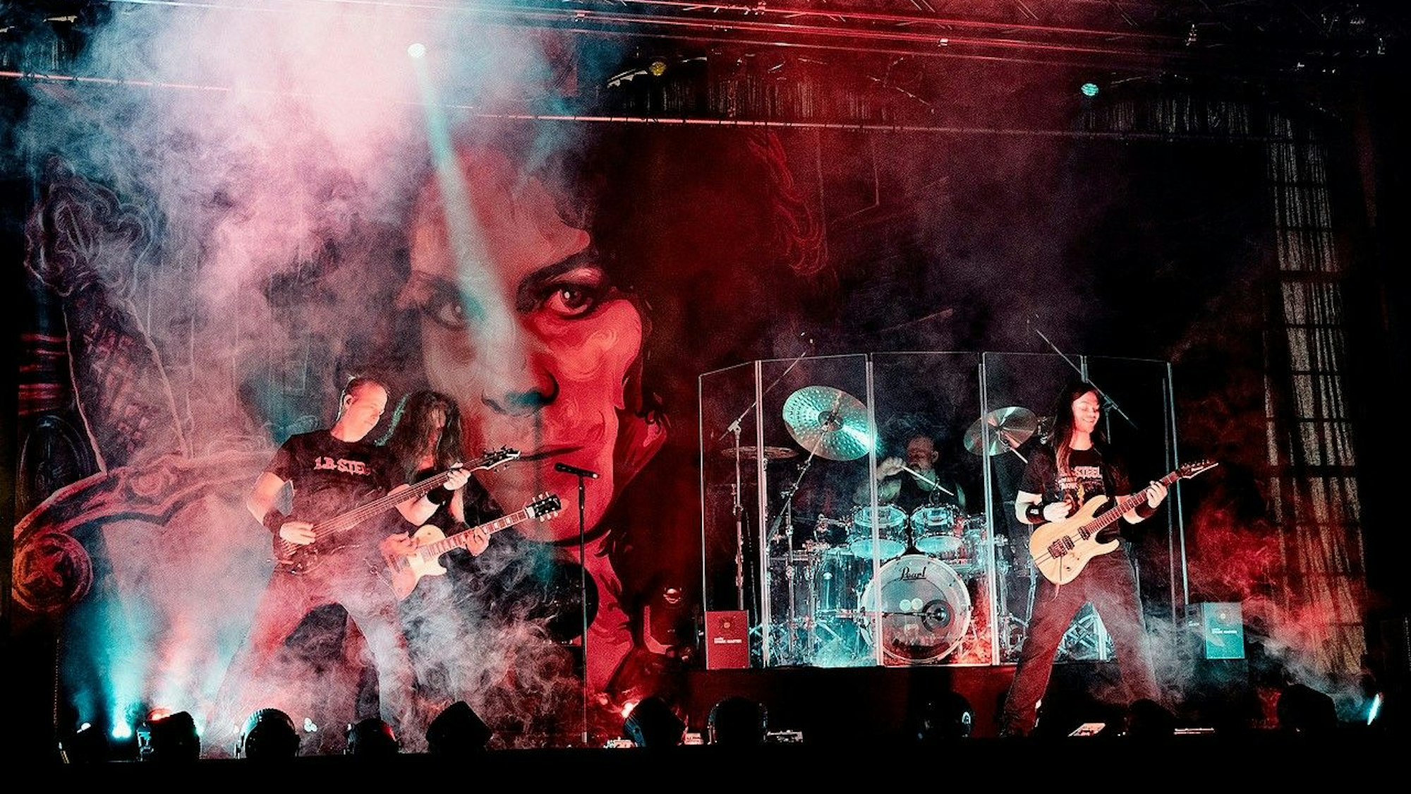 Musiker auf einer Bühne