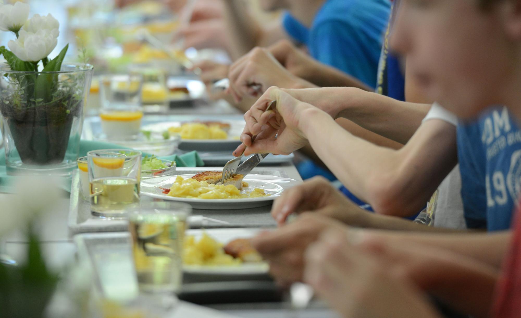 Mittagessen in einer Schule