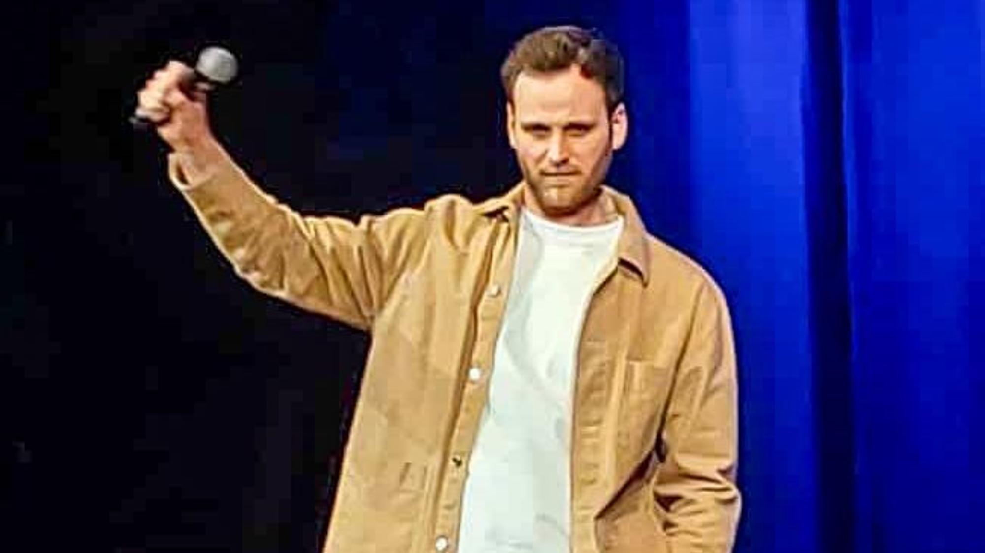 Leon Windscheid auf der Bühne.