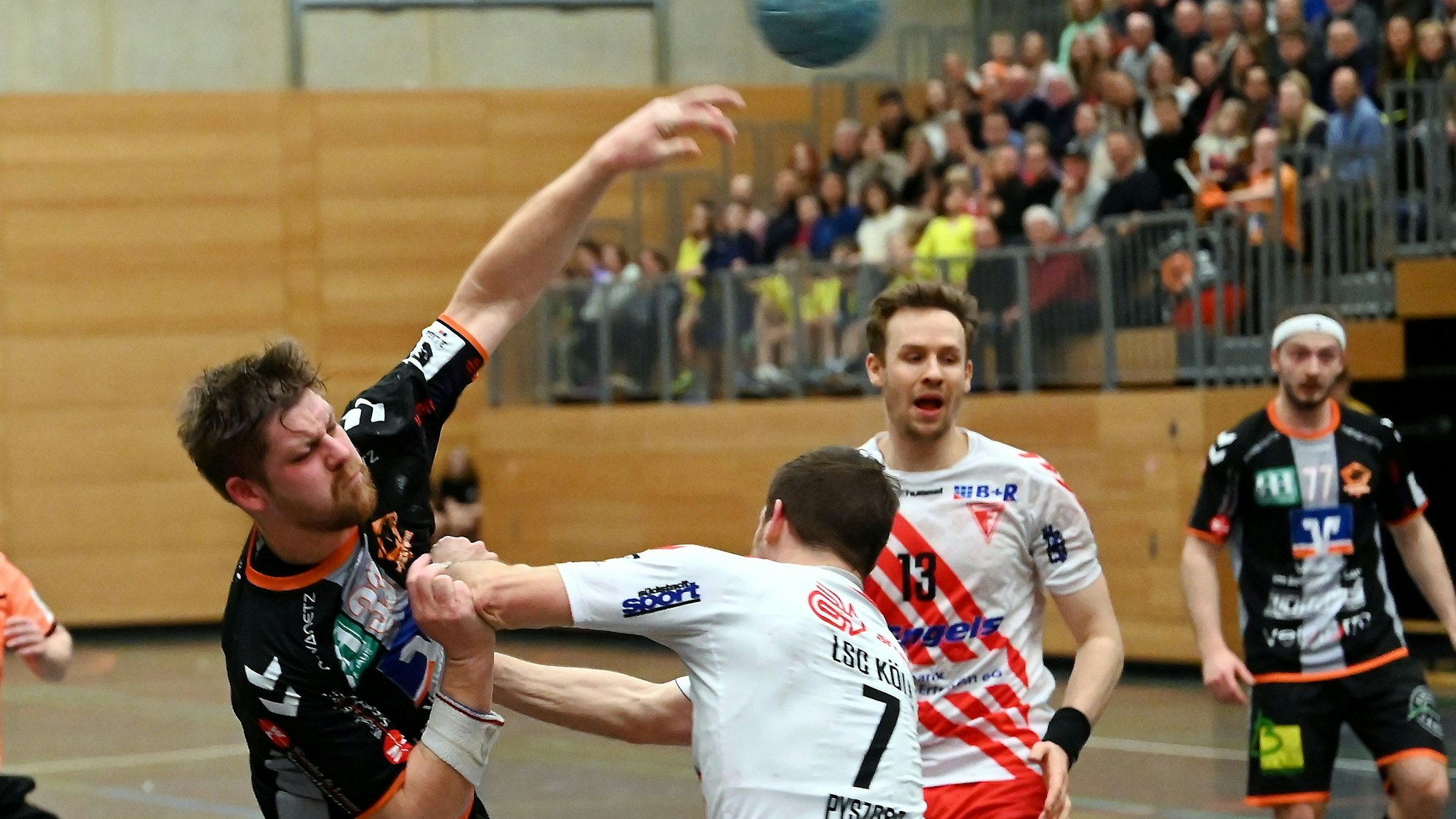08.03.2024, Handball-Longericher SC - Bergische Panther
links: Simon Wolter (Panther)
Foto: Uli Herhaus